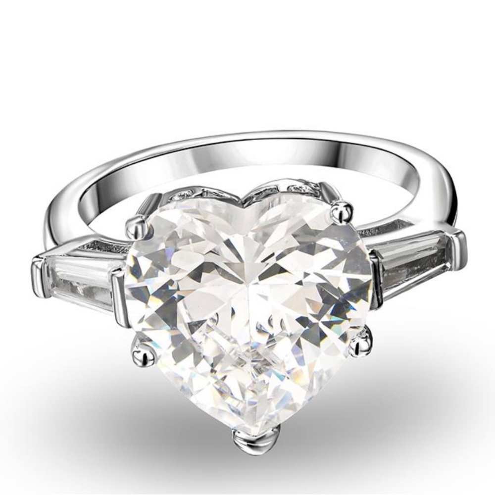 Heart shaped love engagement ring new in box size 8